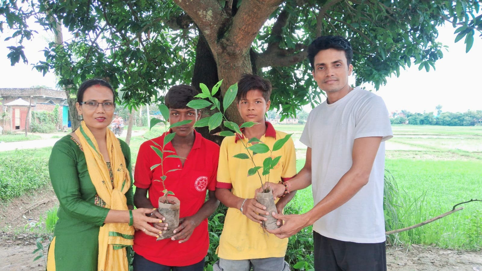 खुटवामा नयाँ कदम नेपालको हरियाली अभियान, ५०० भन्दा बढी बिरुवा निःशुल्क वितरण