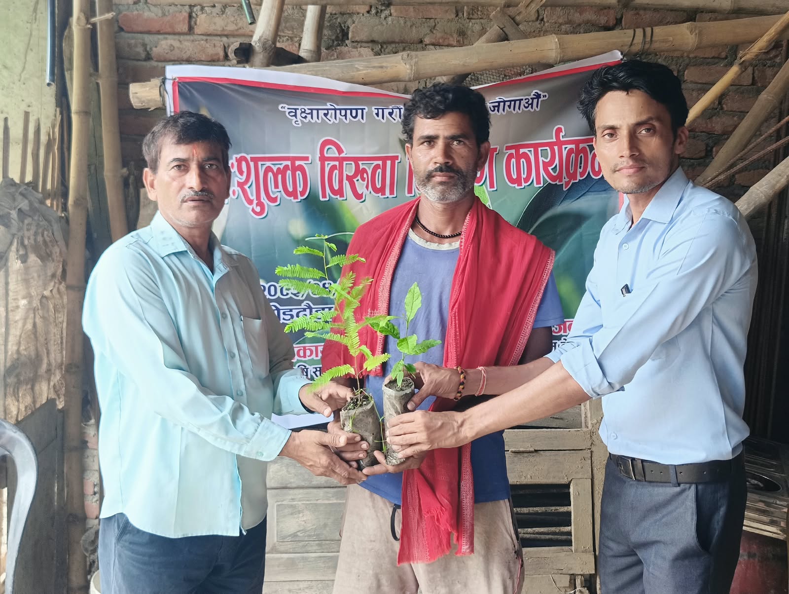 हरियाली अभियानअन्तर्गत  धोबीनि १ घोडदौरामा १,००० बिरुवा निःशुल्क वितरण